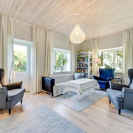 5br Elegant Family With Huge Garden&free Parking Villa Tallinn