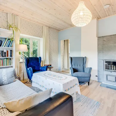 Villa 5br Elegant Family With Huge Garden&free Parking