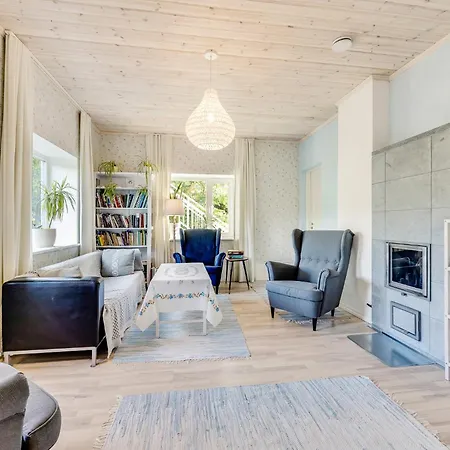 Villa 5br Elegant Family With Huge Garden&free Parking *