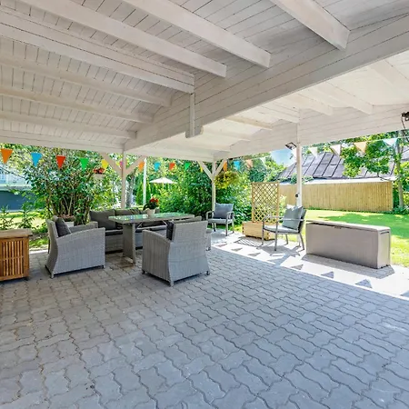 5br Elegant Family With Huge Garden&free Parking Villa