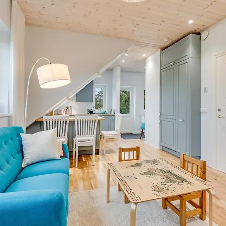 Villa 5br Elegant Family With Huge Garden&free Parking *