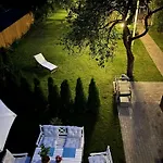 Villa Leete Residence- 5br Elegant Family With Huge Garden&free Parking *